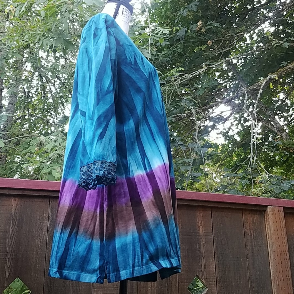 The Pyramid Collection 💕 NWOT tie dye shirt